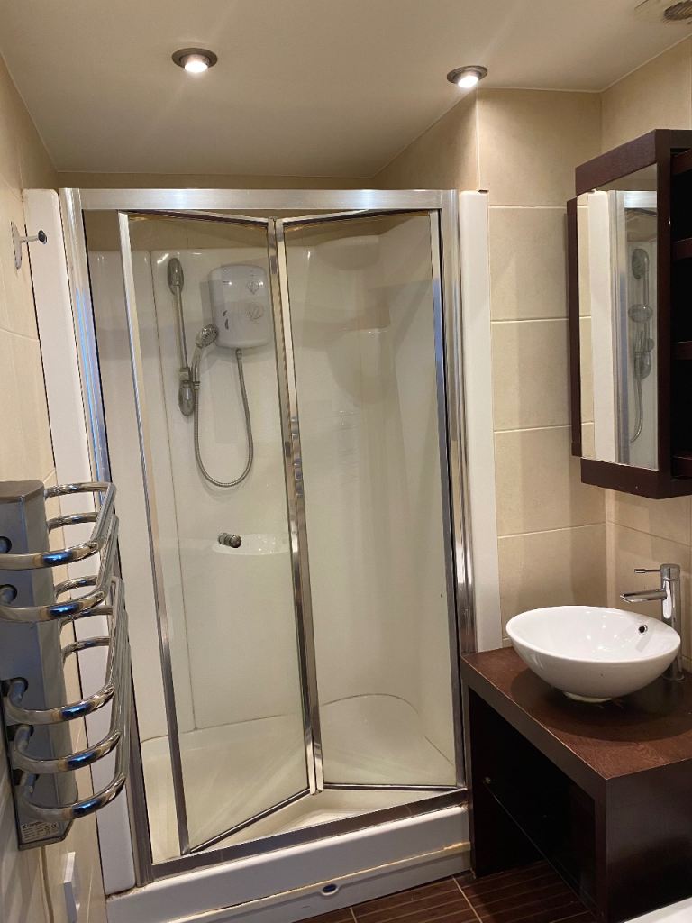 1 BED LUXURY APARTMENT NEXT TO DEWSBURY HOSPITAL **WITH PARKING**