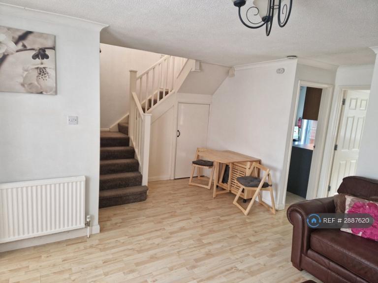 4 bedroom house in St Francis Close, Potters Bar, EN6 (4 bed) (#2887620)