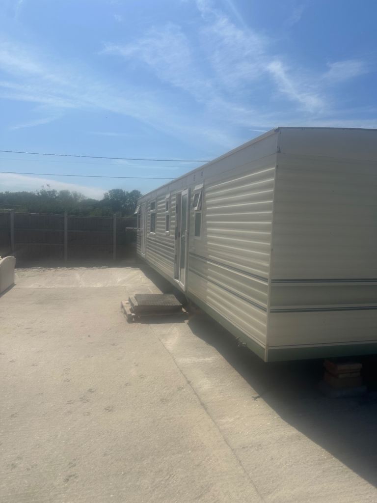 Static three bedroom to rent full-time