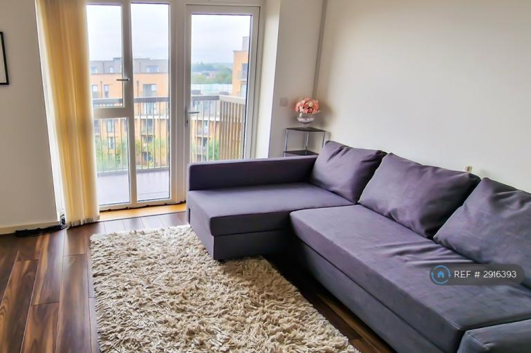 1 bedroom flat in Whitestone Way, Croydon, CR0 (1 bed) (#2916393)