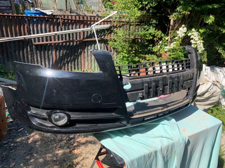 Audi A4 B7 front bumper black LY9B