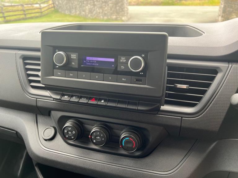 RENAULT TRAFIC SL28 2.0 BLUE DCI 130PS BUSINESS L1H1 SWB VAN 22 REG 35,800 MILES