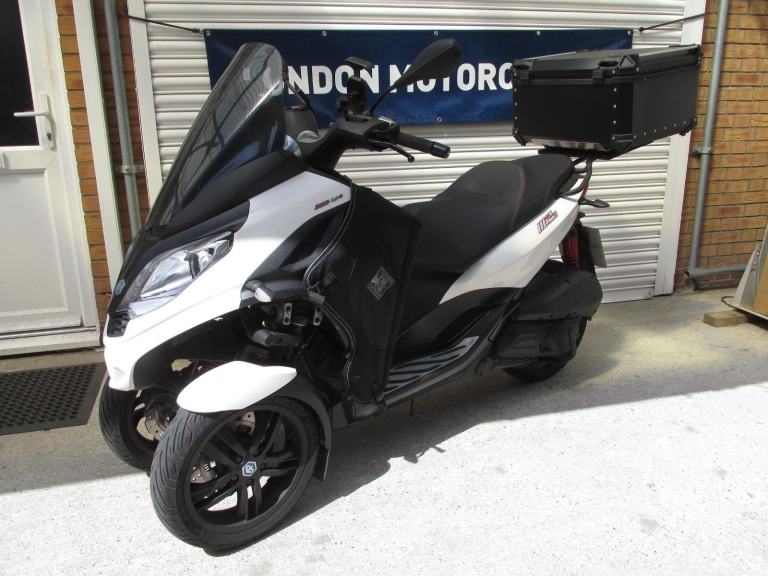 Piaggio MP3 300 HPE ABS, 2021 Only 2k Miles, FSH, ££ Extras, Car Licence OK