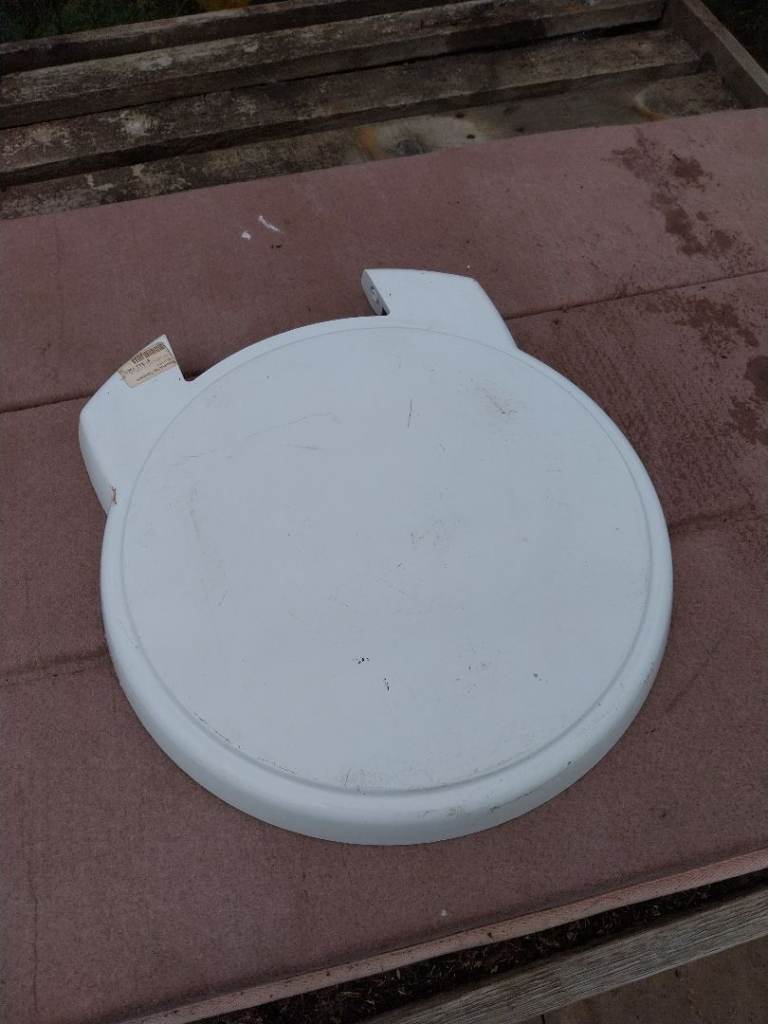 Caravan toilet seat 