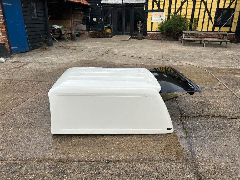 Truckman RS Hardtop Canopy (Solid Rear) Toyota Hilux MK6-7 (2005-2016) Double Cab – White
