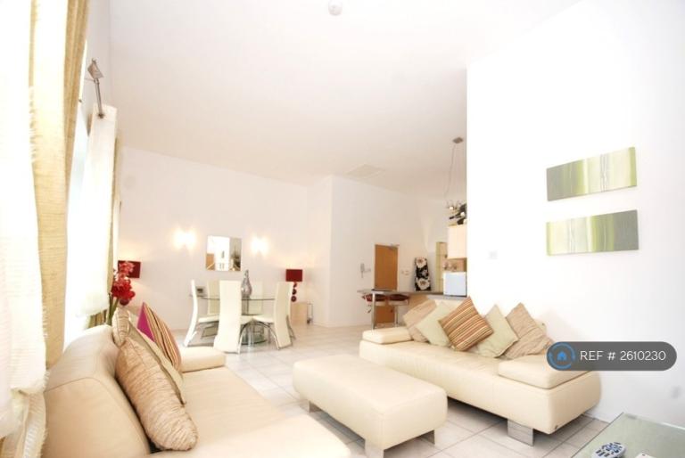 1 bedroom flat in Grandholm Crescent, Aberdeen, AB22 (1 bed) (#2610230)