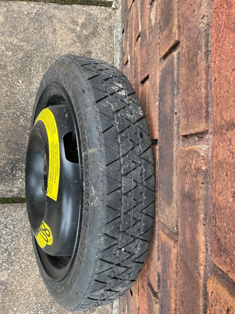 Space saver tyre + tools