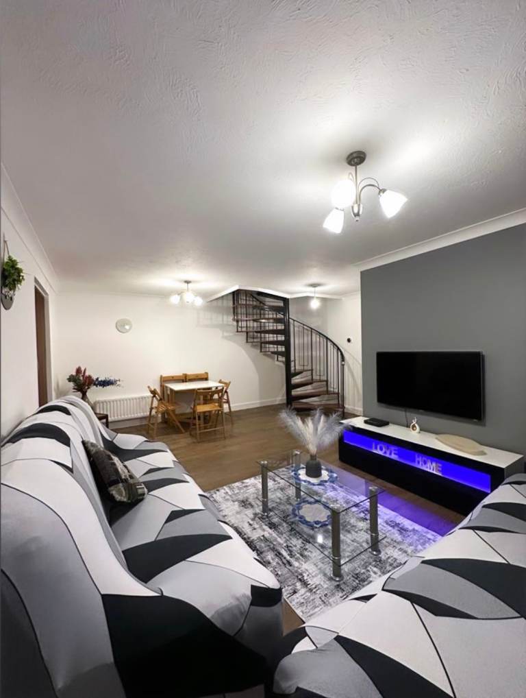 4 Bedroom House Mitcham/Colliers Wood Border