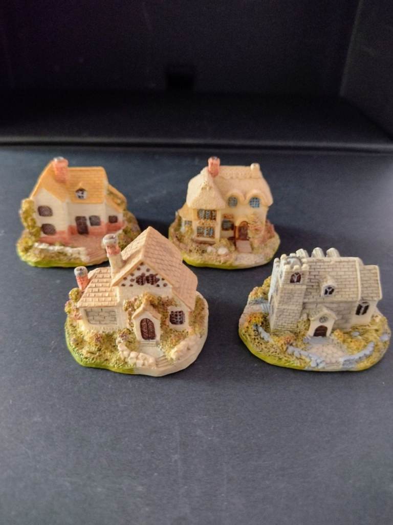 4 Miniature Vintage Resin Buildings all in mint condition. See photos/details!