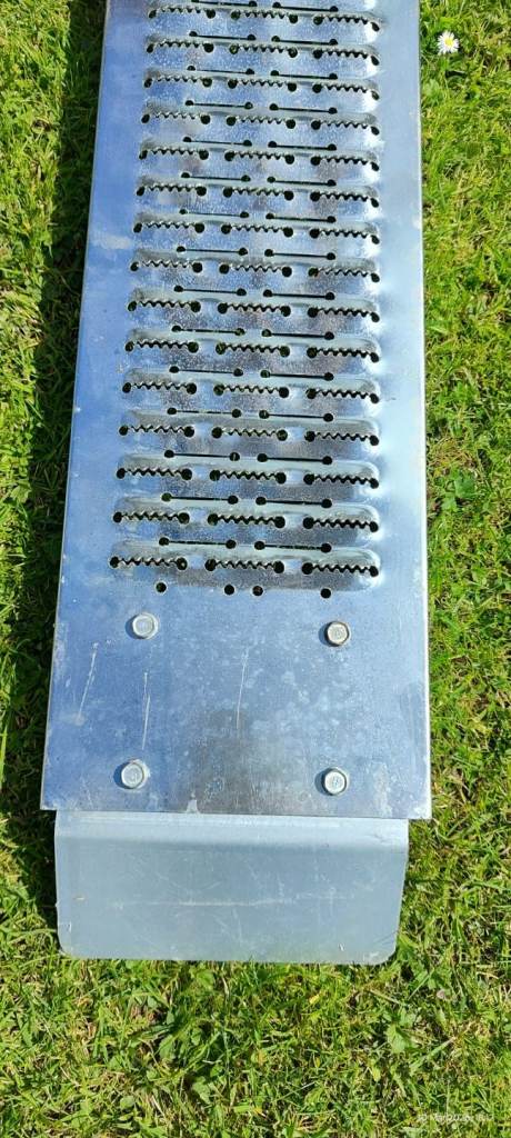 Trailer ramp for wheelbarrow or bike