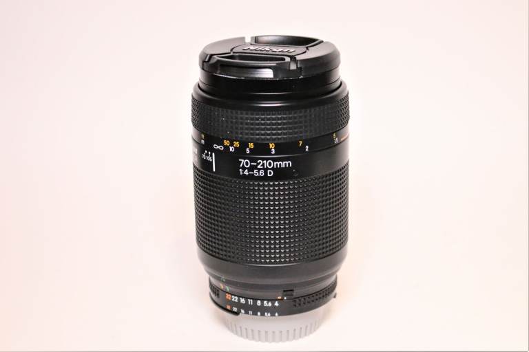 Nikon AF 70-210mm F/4-5.6 D lens in excellent condition
