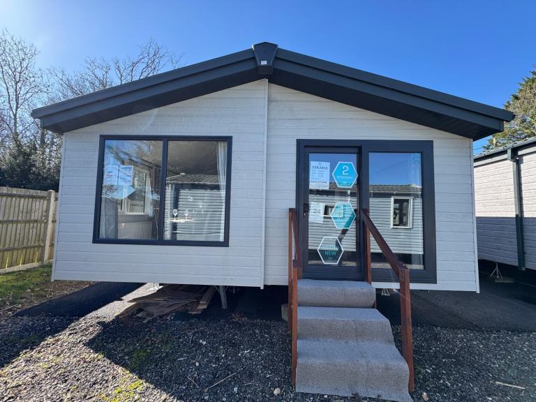 NEW 2025 Resi Spec 2 Bed Willerby Lodge - Patio Doors, DG, CH, Ensuite - Offsite