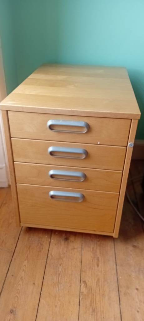 Veneered chest of draws. Probably IKEA. Condition Good/Satisfactory