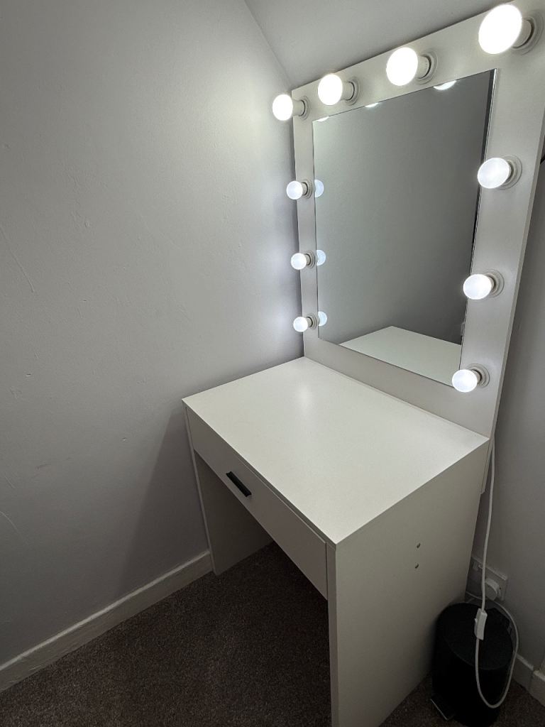 White Dressing Table with Hollywood Mirror and Lights