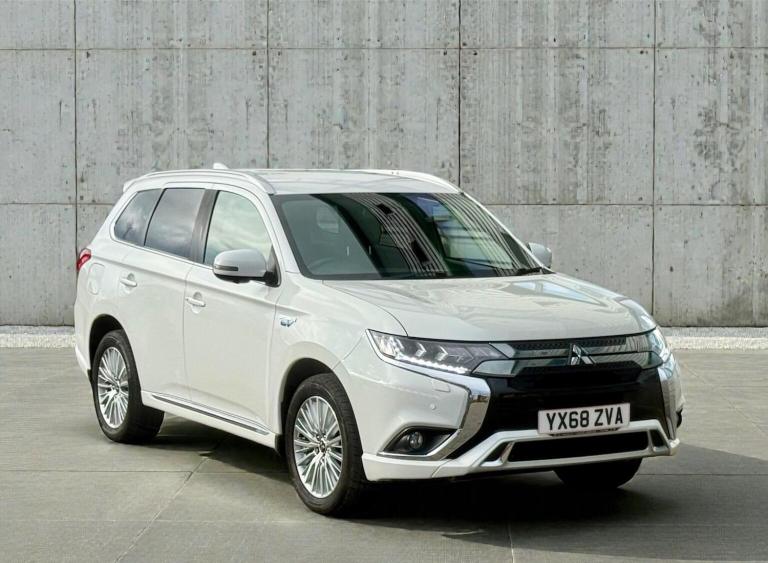 MITSUBISHI OUTLANDER 2.4h TwinMotor 13.8kWh 4h CVT 4WD Euro 6 (s/s) 5dr 2018