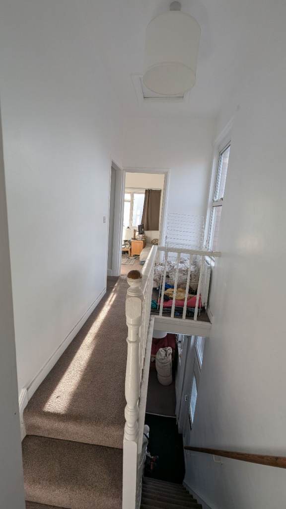 One bedroom available in a 4-bed house