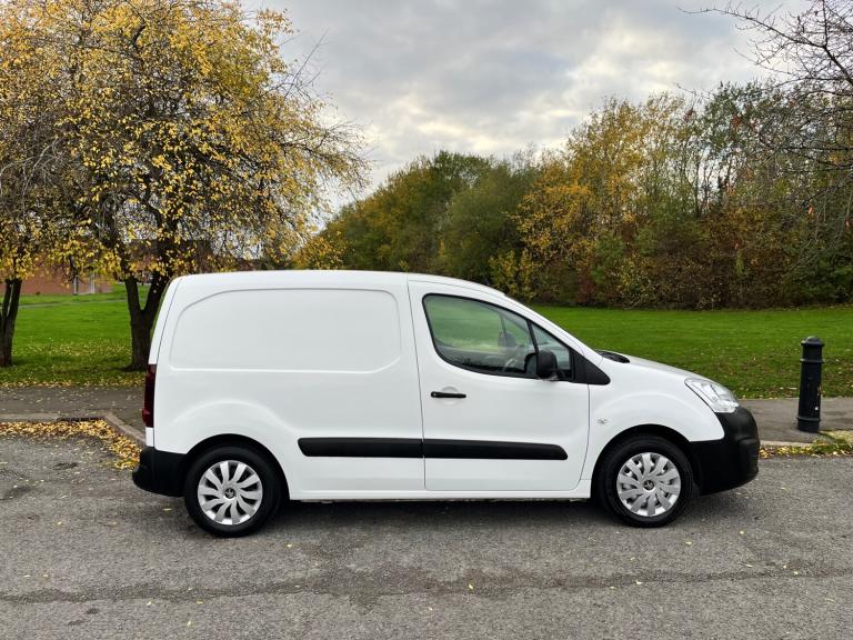 2018 68 PEUGEOT PARTNER 1.6 BLUEHDI 651 SE L1 H1 WHITE PANEL VAN 1 OWNER FSH