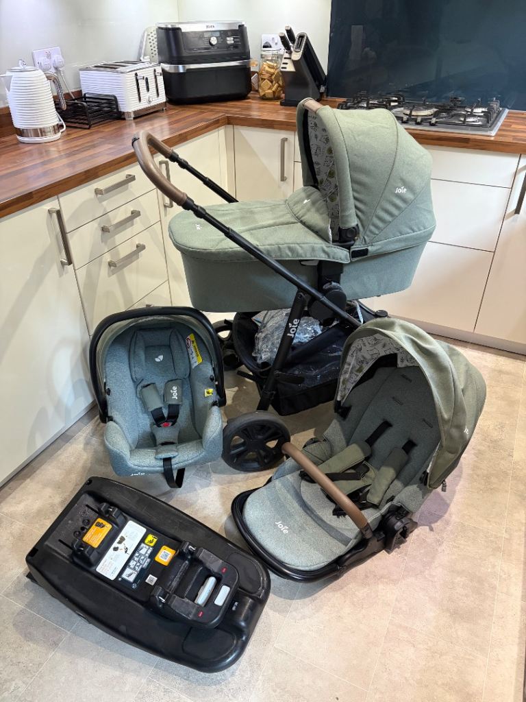 Joie full travel system with isofix base