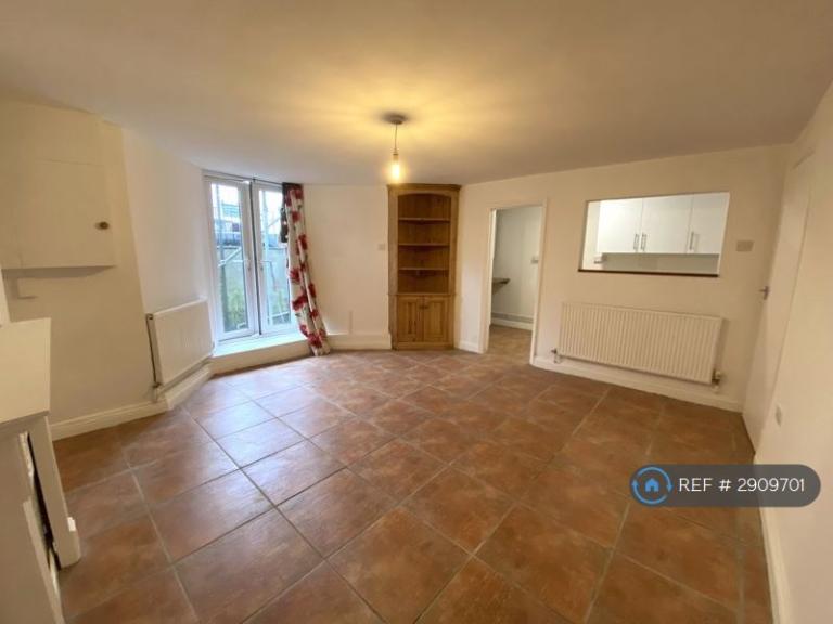 1 bedroom flat in York Place, Newport, NP20 (1 bed) (#2909701)