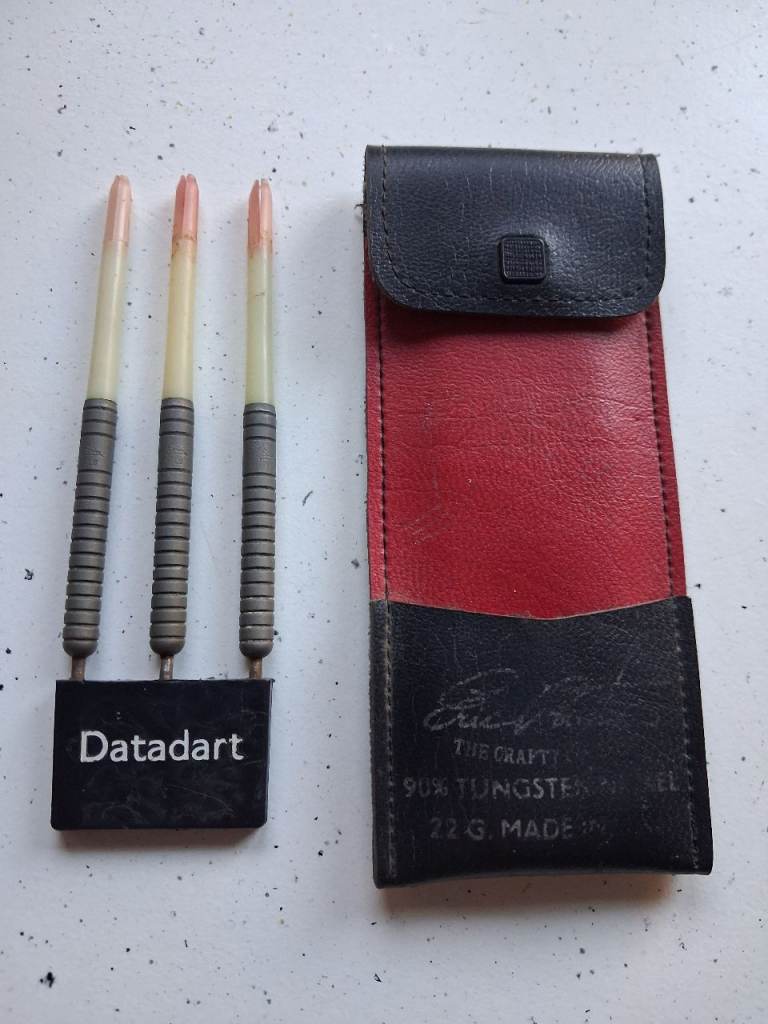 Eric Bristow  22g Tungsten Darts with Leather Case – Good Condition