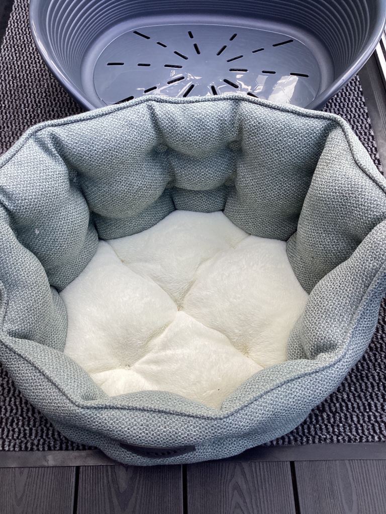  Brand new unused Small cat/ puppy bed by Scruffs also  small hard plastic bed £20 for both