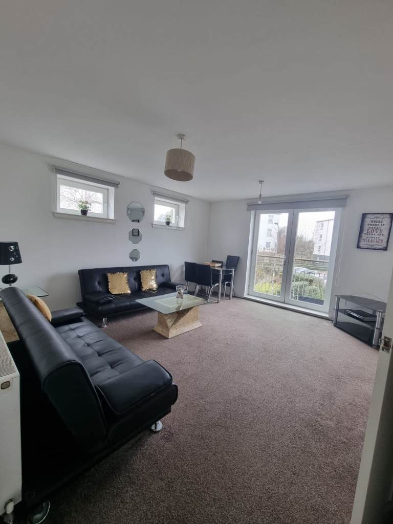 2 Bedroom fully furnished flat near Braehead shopping centre