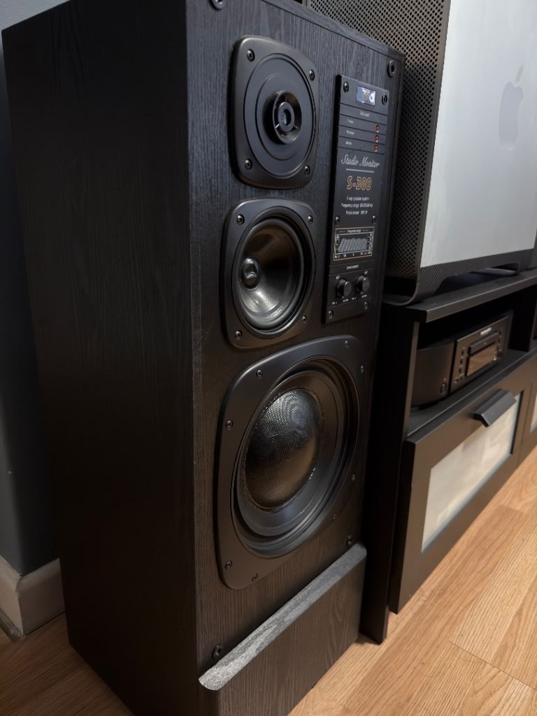 Studio Monitor S-300 Speakers – Good Working Order