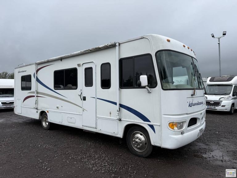 Thor Hurricane 6 Berth 6 Seatbelts End Bedroom 2002 American RV For Sale 