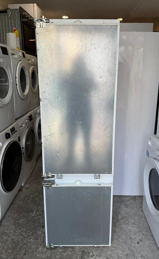 Neff 70/30 Silver Colour Integrated Fridge Freezer With Free Delivery 🚚 