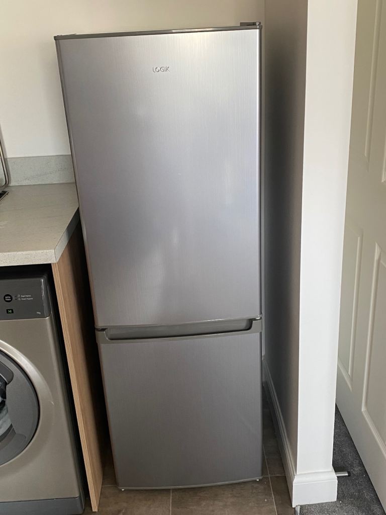 Freestanding fridge and freezer
