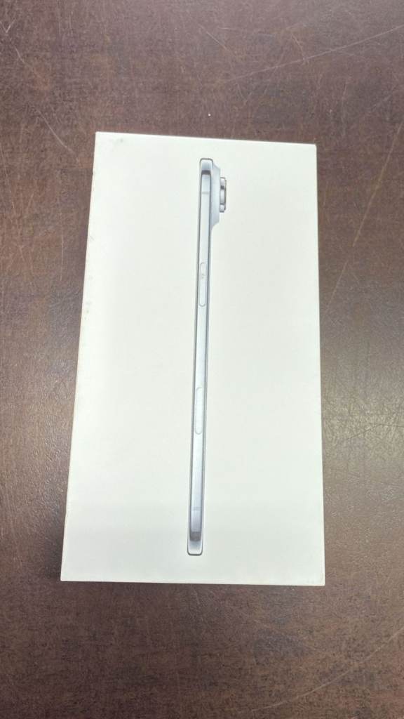 iPhone 17 air 256gb £750 1TB £950 with Apple Warranty