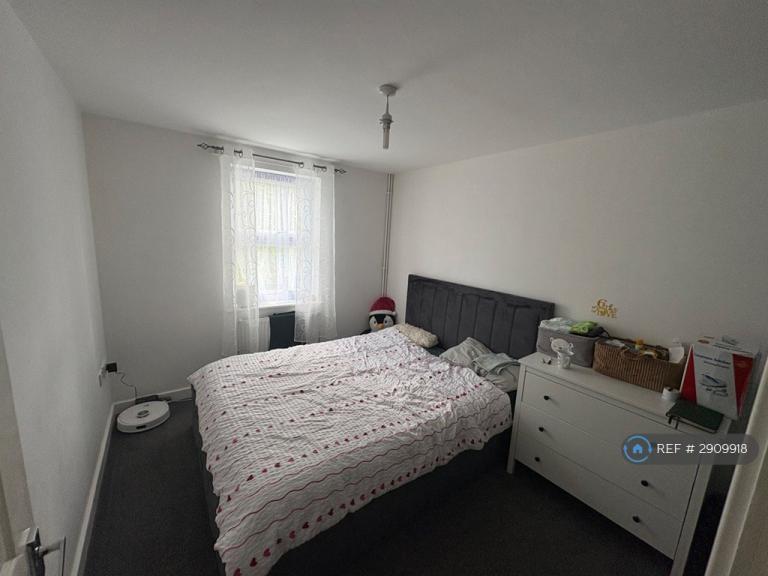 2 bedroom flat in Sarum Road, Luton, LU3 (2 bed) (#2909918)
