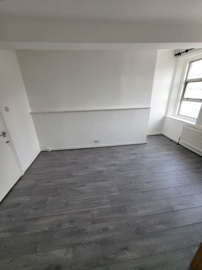 2 bedroom flat in Goodmayes 