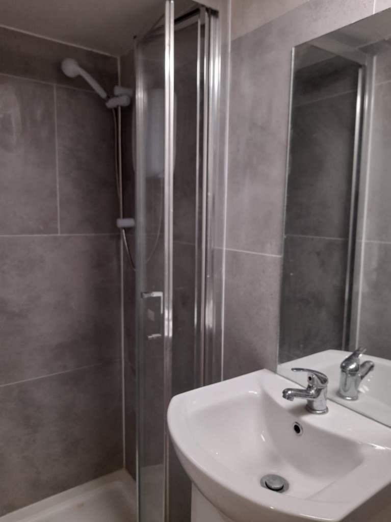 DSS 1BED GR FL FLAT+PRIV GARDEN OK SINGLE PARENT&CHILD 10 MIN WHITTON B.R. THEN 30 MIN WATERLOO