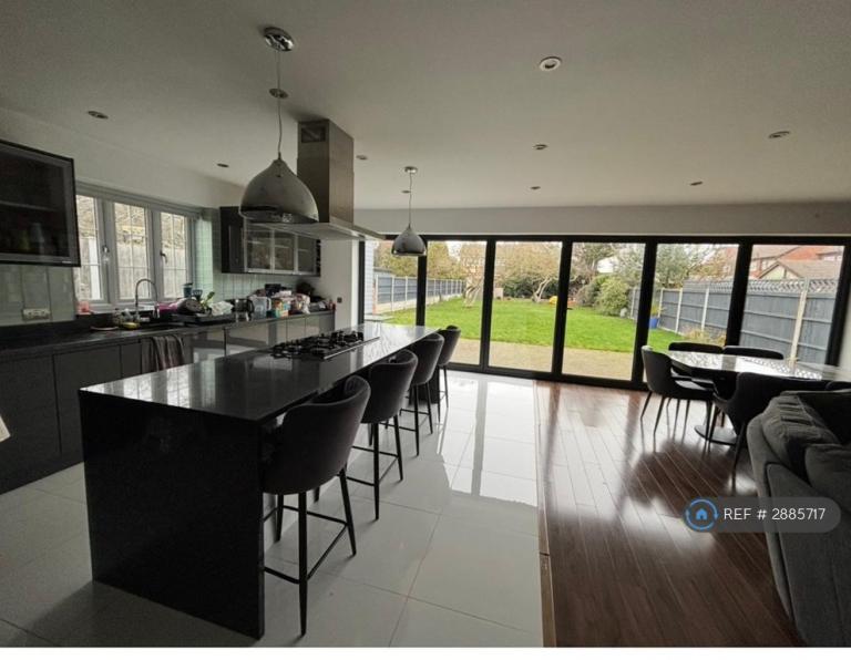 4 bedroom house in Lambs Lane North, Rainham, RM13 (4 bed) (#2885717)