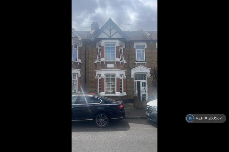 3 bedroom house in Crofton Road, London, E13 (3 bed) (#2635371)