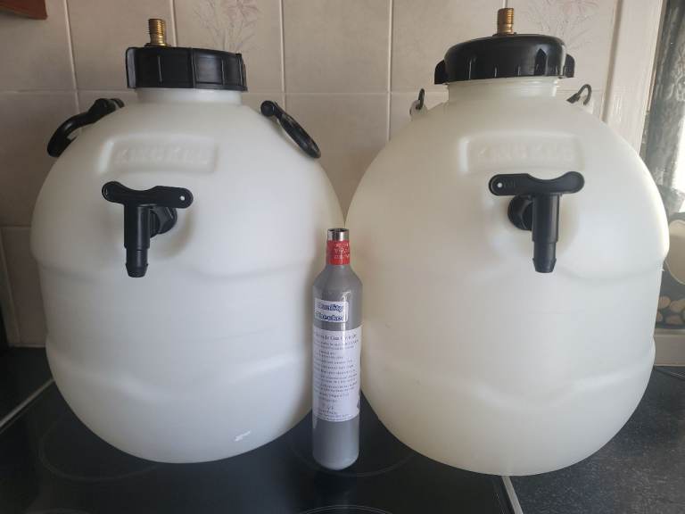 King Keg Pressure Beer Barrels +CO2 Cylender