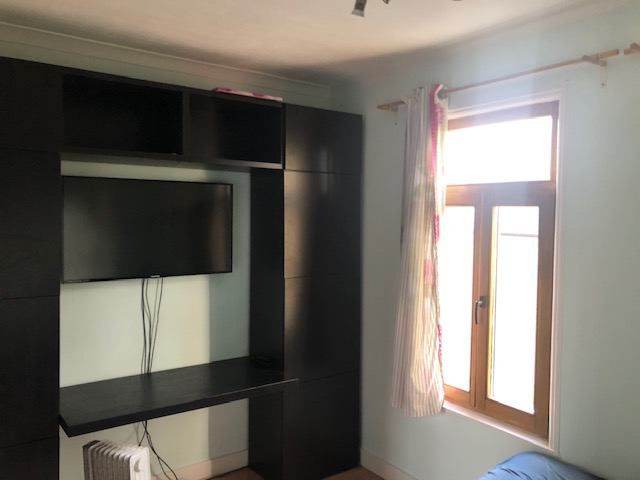 Large Master double en-suite room to share in Croydon 
