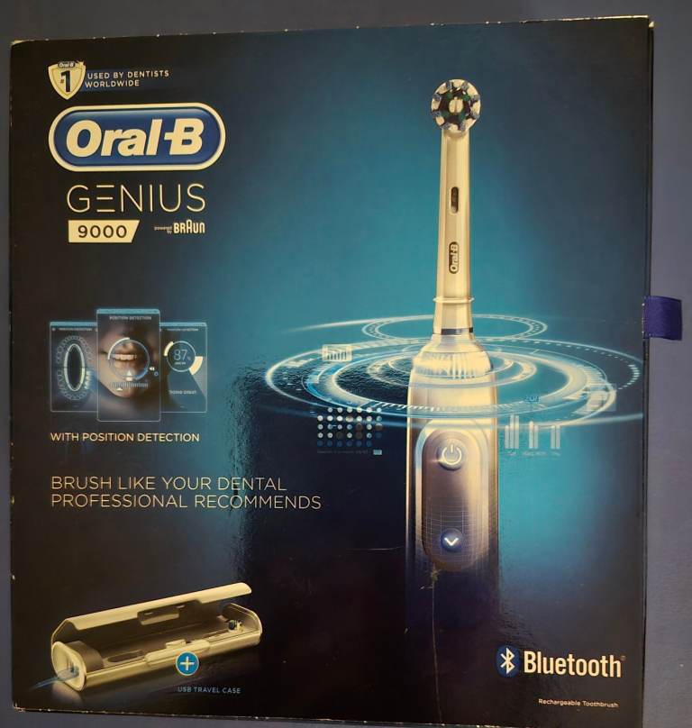 ORAL B GENIUS 9000 ELECTRIC TOOTHBRUSH with Travel Case