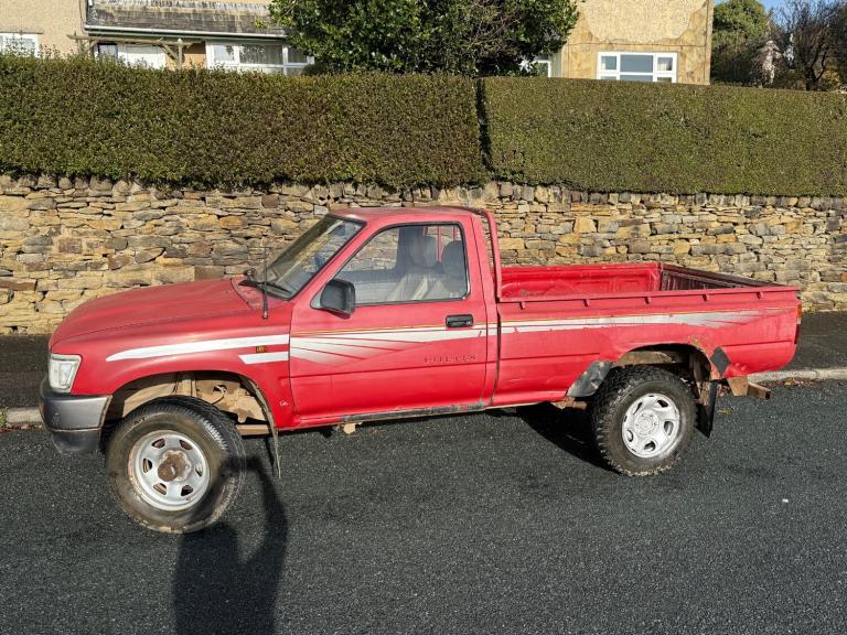 1995 Toyota Hilux SINGLE CAB 2.4D MANUAL RED NA Diesel Manual