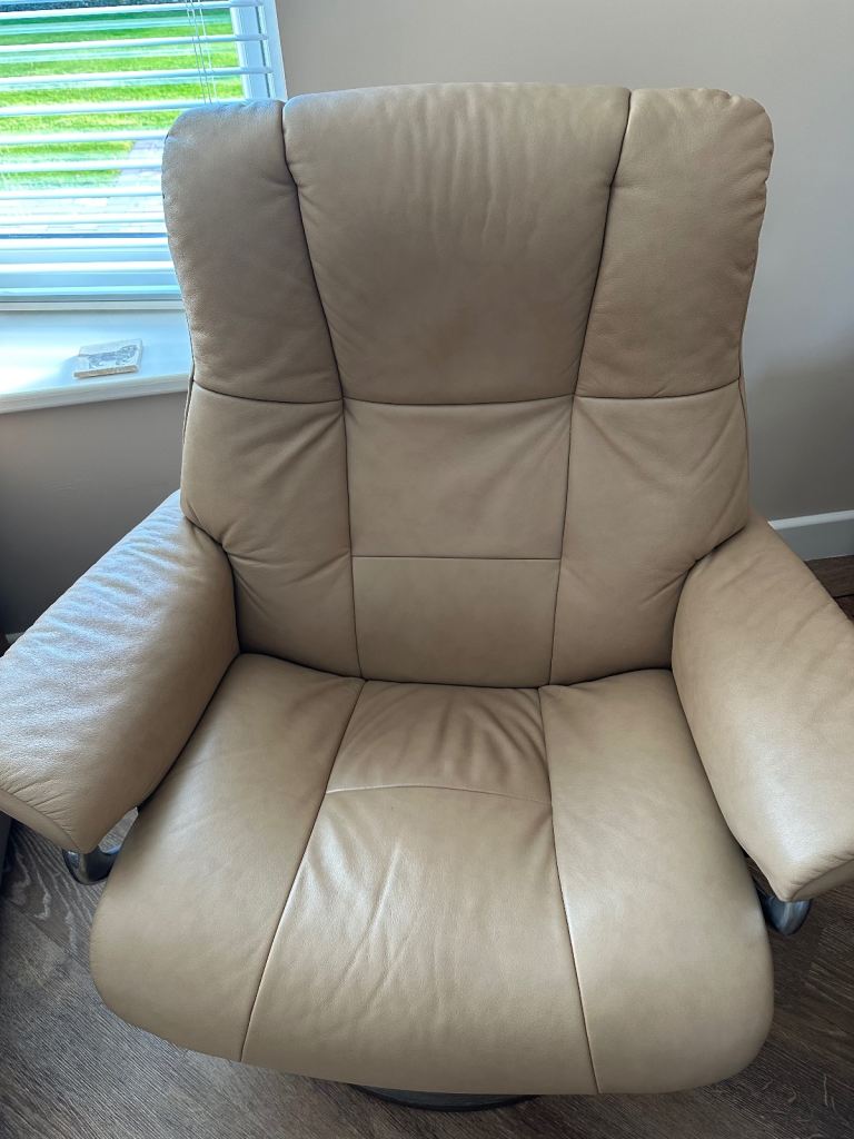 2 x Stressless large Mayfair chairs & footstools