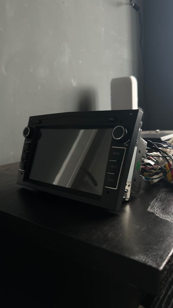 Eonon Car Play Android Radio Head Unit + Reverse Camera