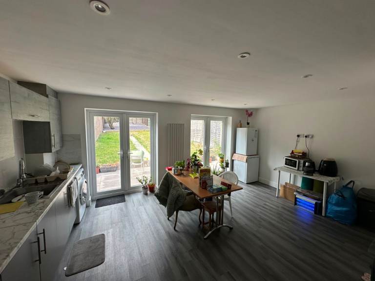 Double Room Available – Furnished House Share, Oldbury B68