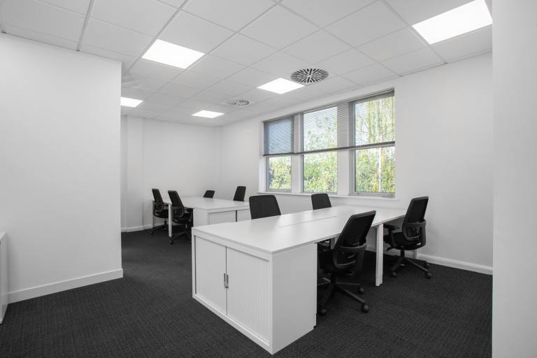Nottingham - DE74 2TZ \ Fully Furnished Office with 5 Desks