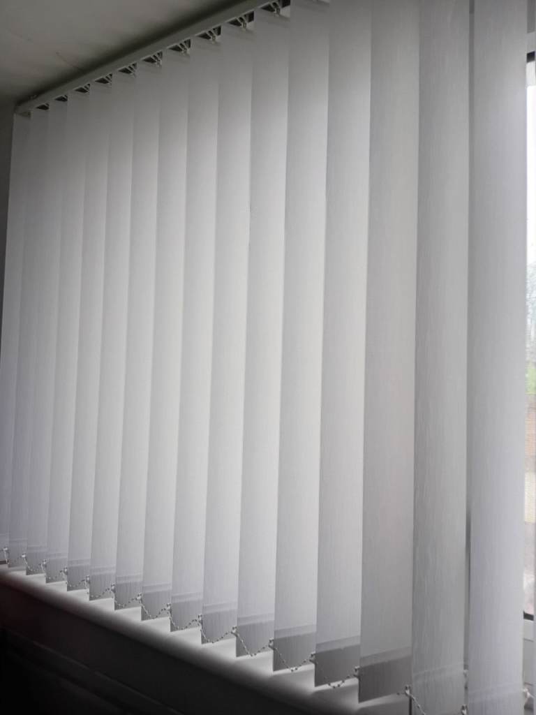 5 vertical blinds 