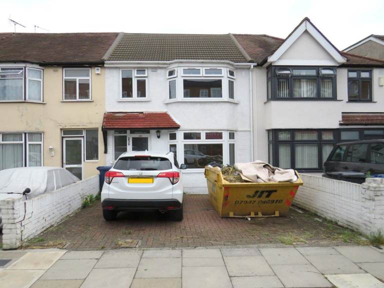 3 bedroom house for rent in Southall UB1 2HW