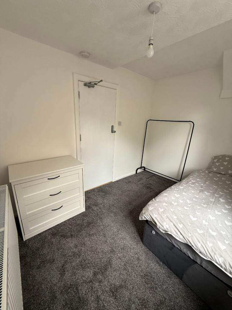 A lovely En suite room to rent - ALL BILLS INCLUDED !!!!