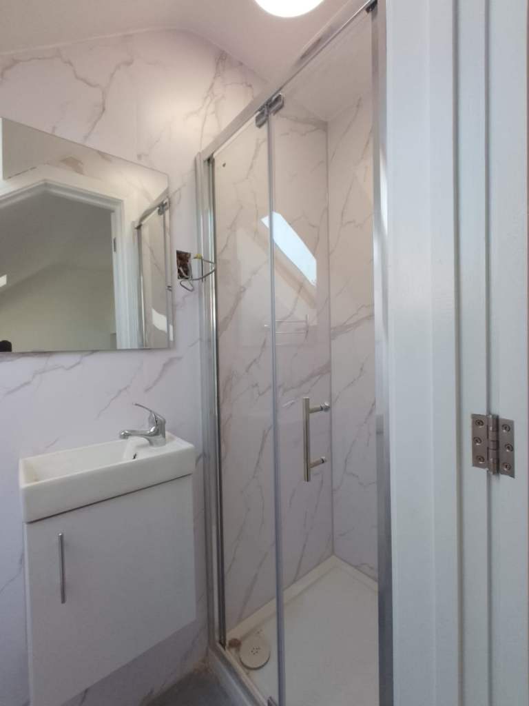 HMO Studio to Rent in Richmond Upon Thames Area, (TW12 2QT) DSS welcome (over 35 years)