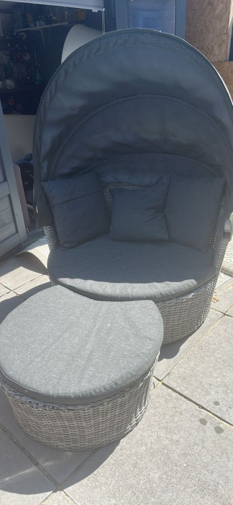 Grey Rattan Garden Day Bed with Footstool – Good Condition