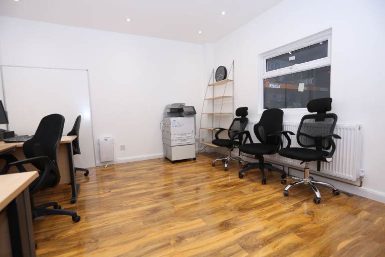 Beautiful Service Office with Wifi and other Amenities